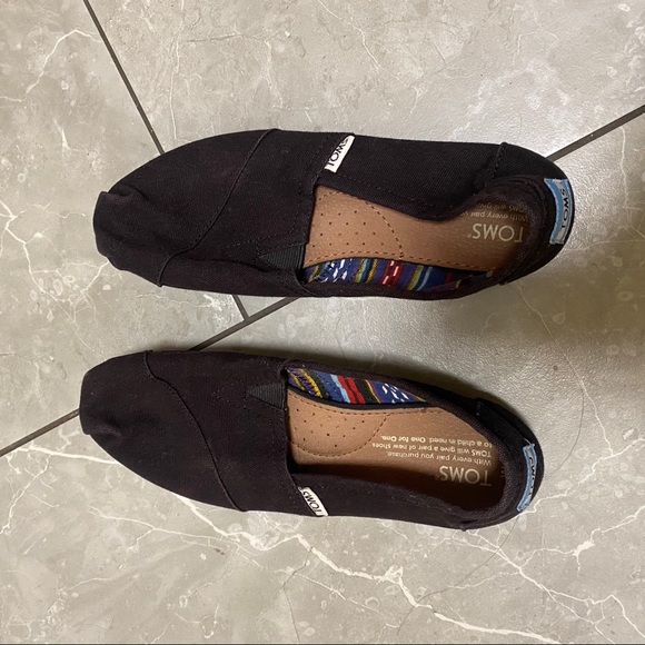 Women’s TOMS flats size 6.5 - Picture 3 of 3